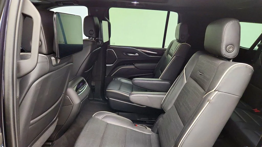 Used 2023 Black Raven Cadillac 4WD 4dr Sport w/ Touring Pkg, Super Cruise & Rear Entertainment image 21