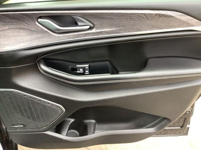 Used 2023 Diamond Black Jeep Overland image 20