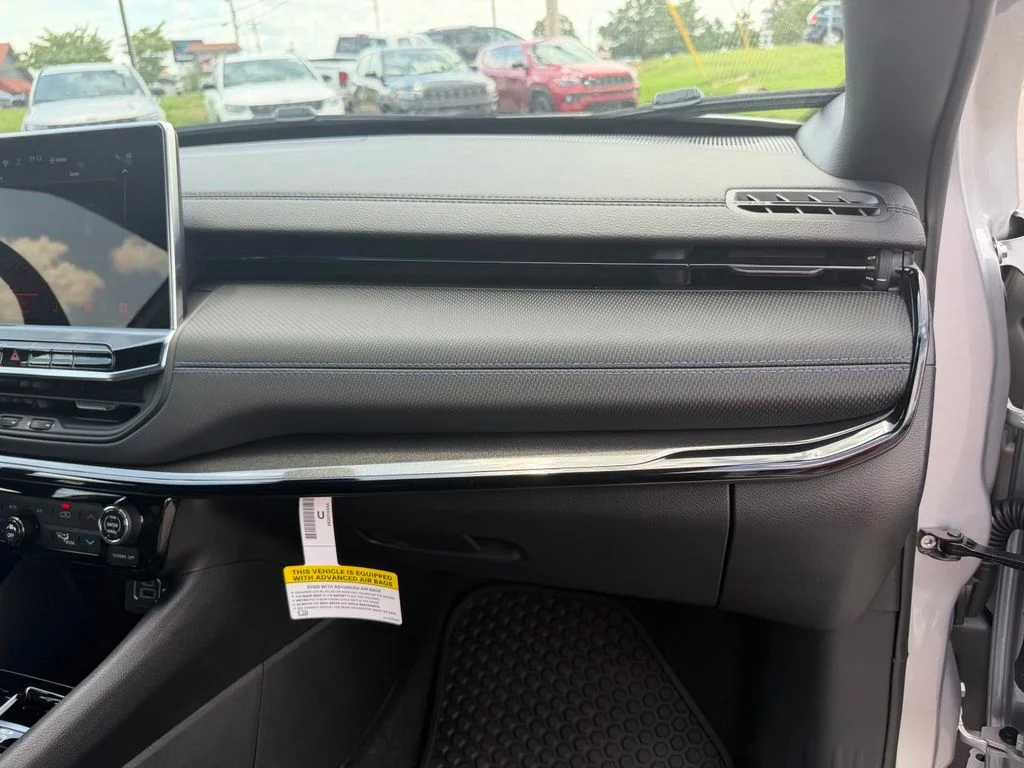 New 2026 Silver Jeep Latitude image 33