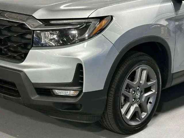 Certified Used 2023 Lunar Silver Metallic Honda AWD EX-L image 10