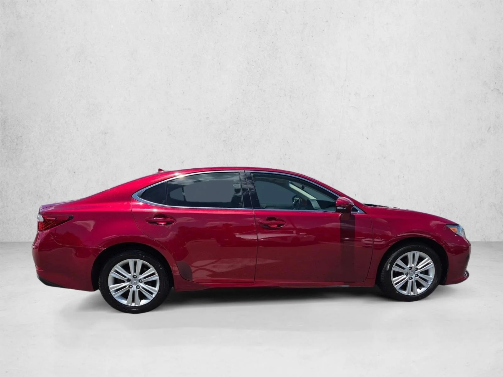 Used 2014 Matador Red Mica Lexus  image 4