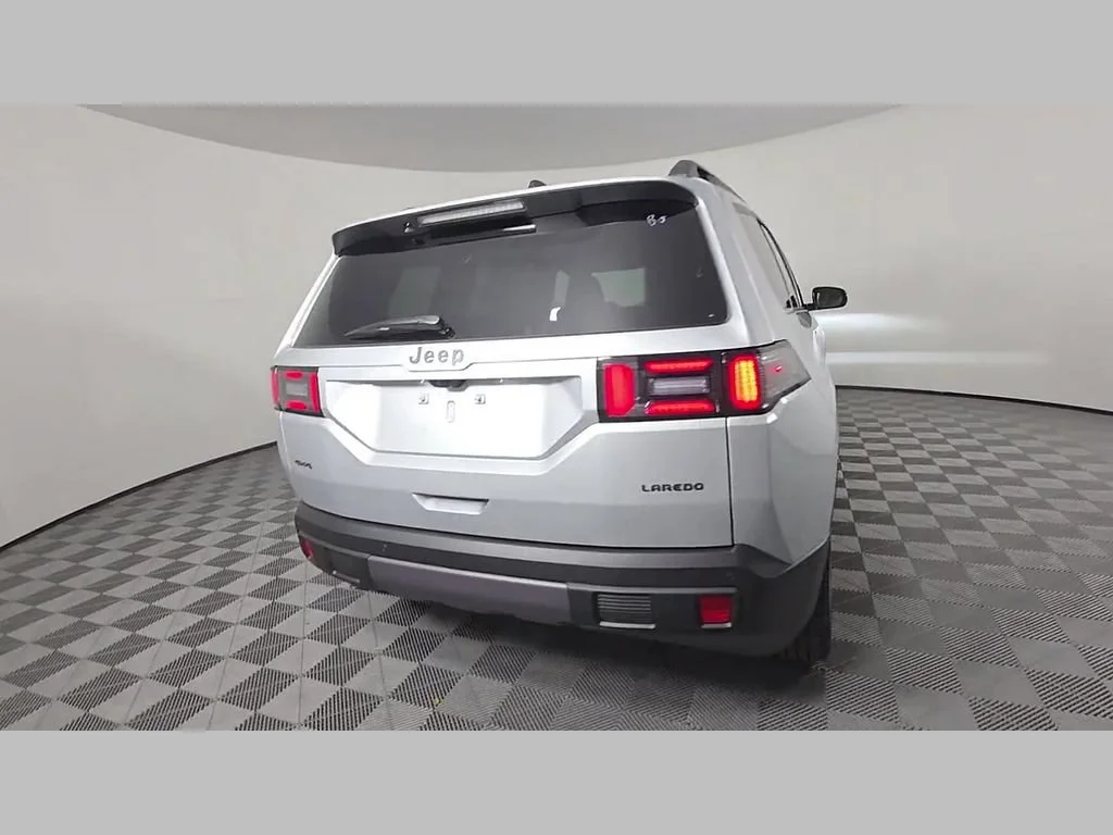 New 2026 Silver Zynith Clear-Coat Exterior Paint Jeep Laredo image 28