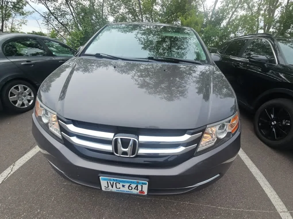 Used 2016 Honda Odyssey SE with VIN 5FNRL5H39GB100233 for sale in Hopkins, Minnesota