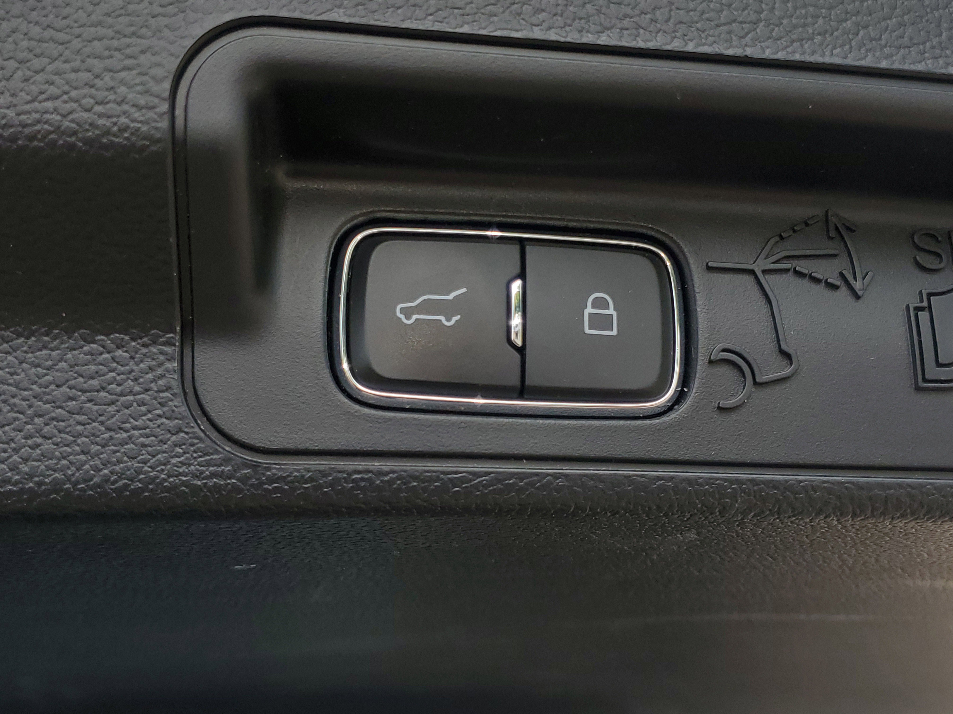 Used 2023 Blue Ford XLT image 9