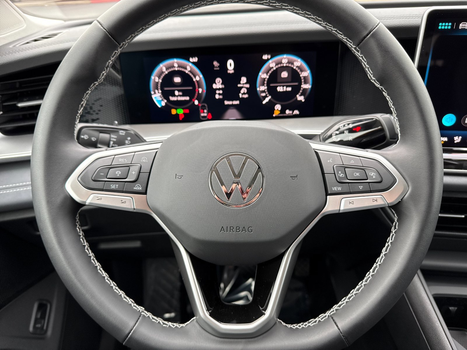 New 2026 Platinum Gray Metallic Volkswagen SE image 22