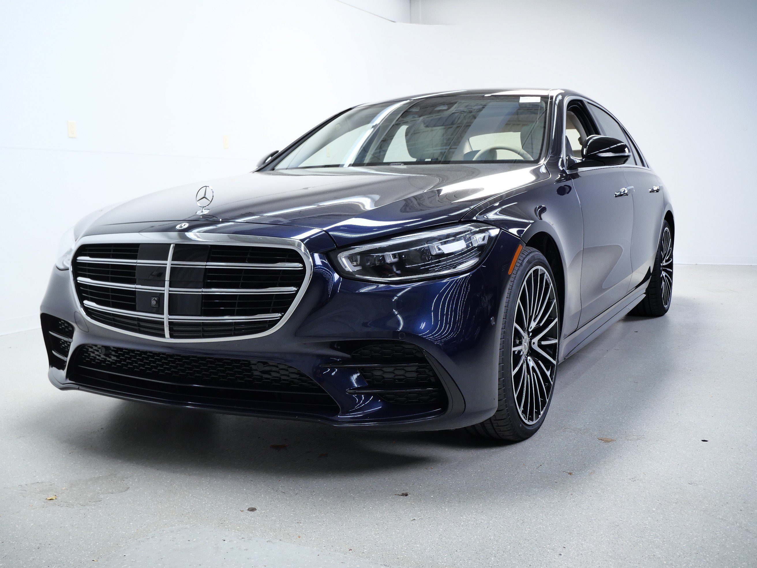 Used 2022 Nautical Blue Metallic Mercedes-Benz S 500 image 12