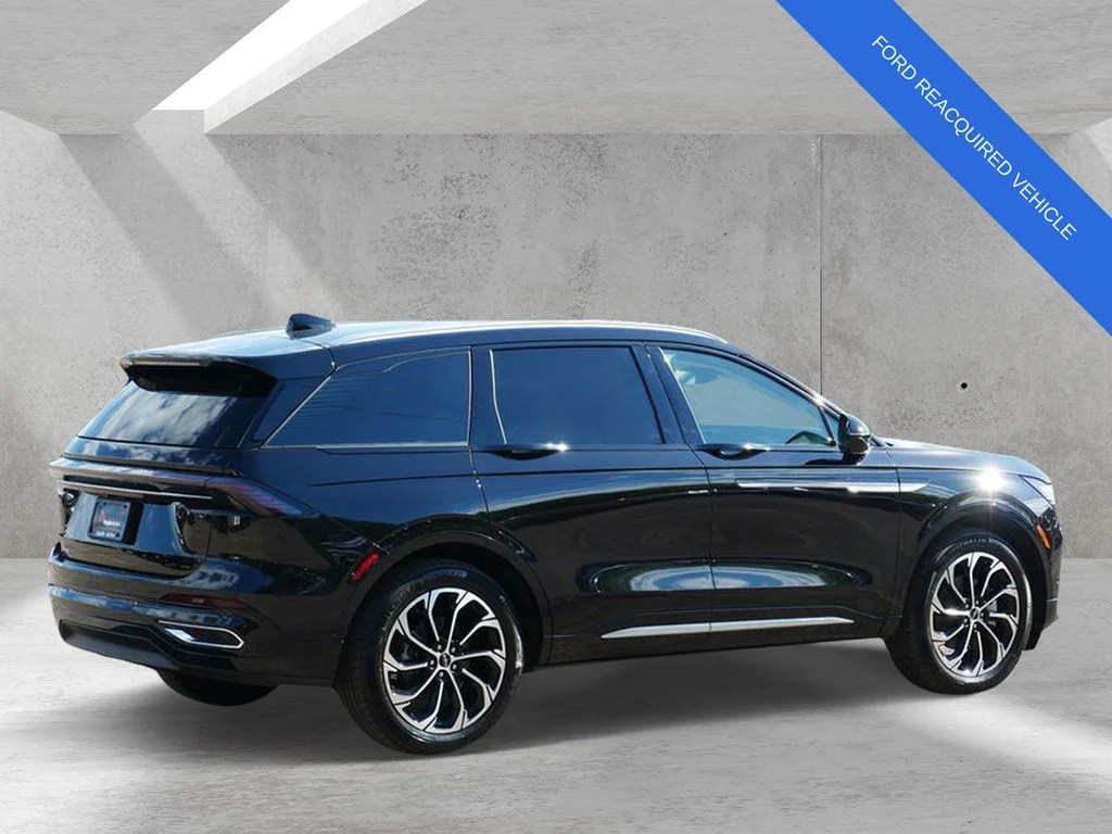 Used 2024 Black Lincoln Reserve image 3