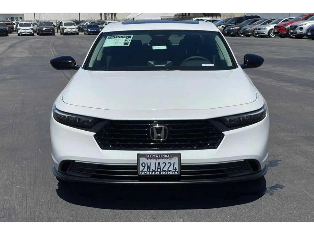 Used 2025 Platinum White Pearl Honda SE image 9