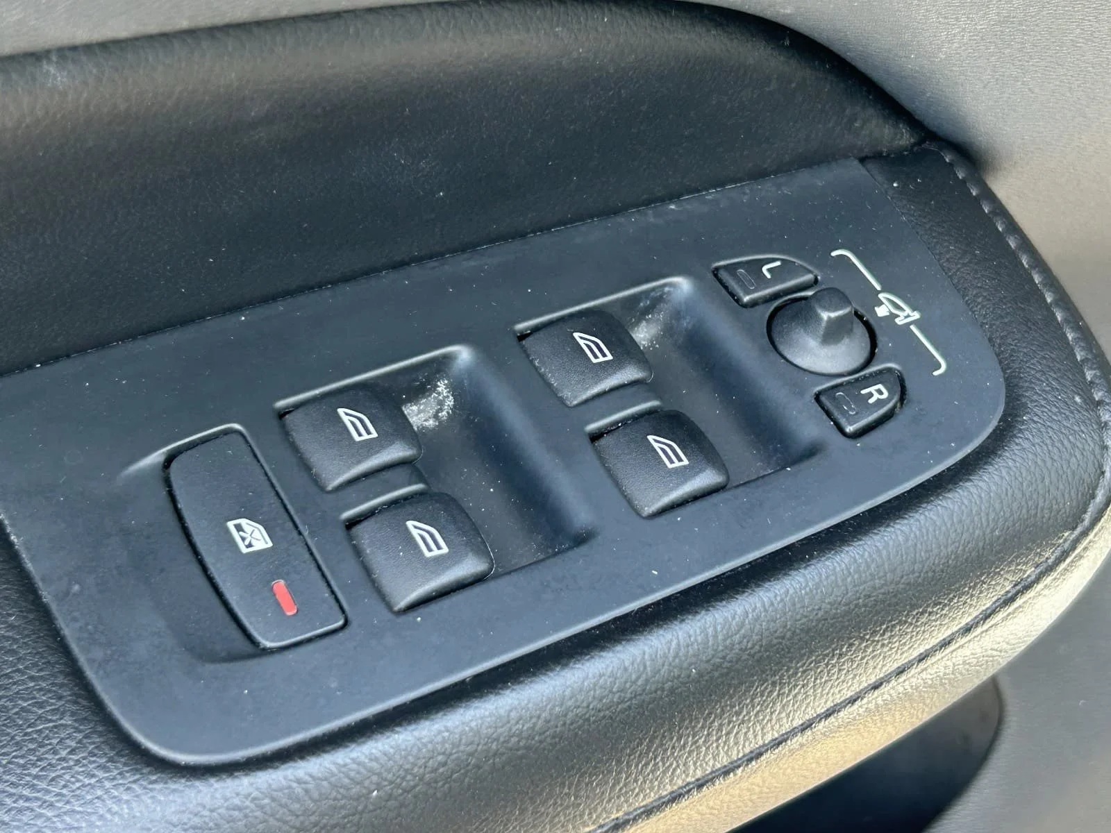 Used 2023 Platinum Grey Metallic Volvo Core Dark Theme image 31