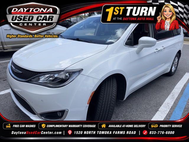 2019 Chrysler Pacifica Touring Plus's photo