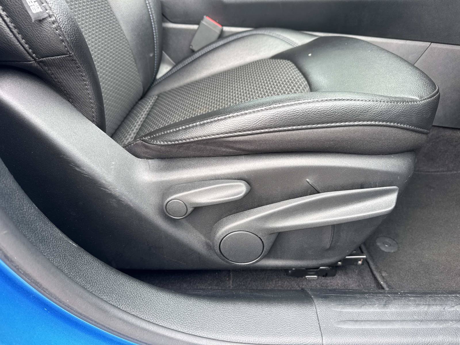 Used 2024 Blue Jeep Latitude image 13