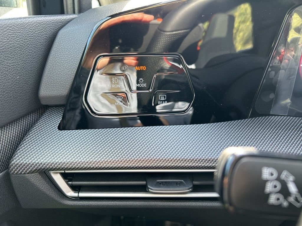 New 2026 Black Volkswagen 2.0T SE image 30