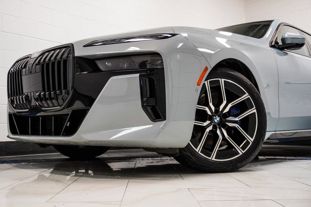 Used 2023 Gray BMW 760i xDrive image 2
