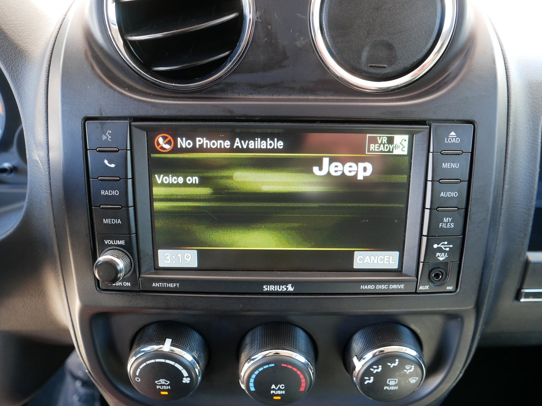 Used 2017 Mojave Sand Clearcoat Jeep Latitude image 27
