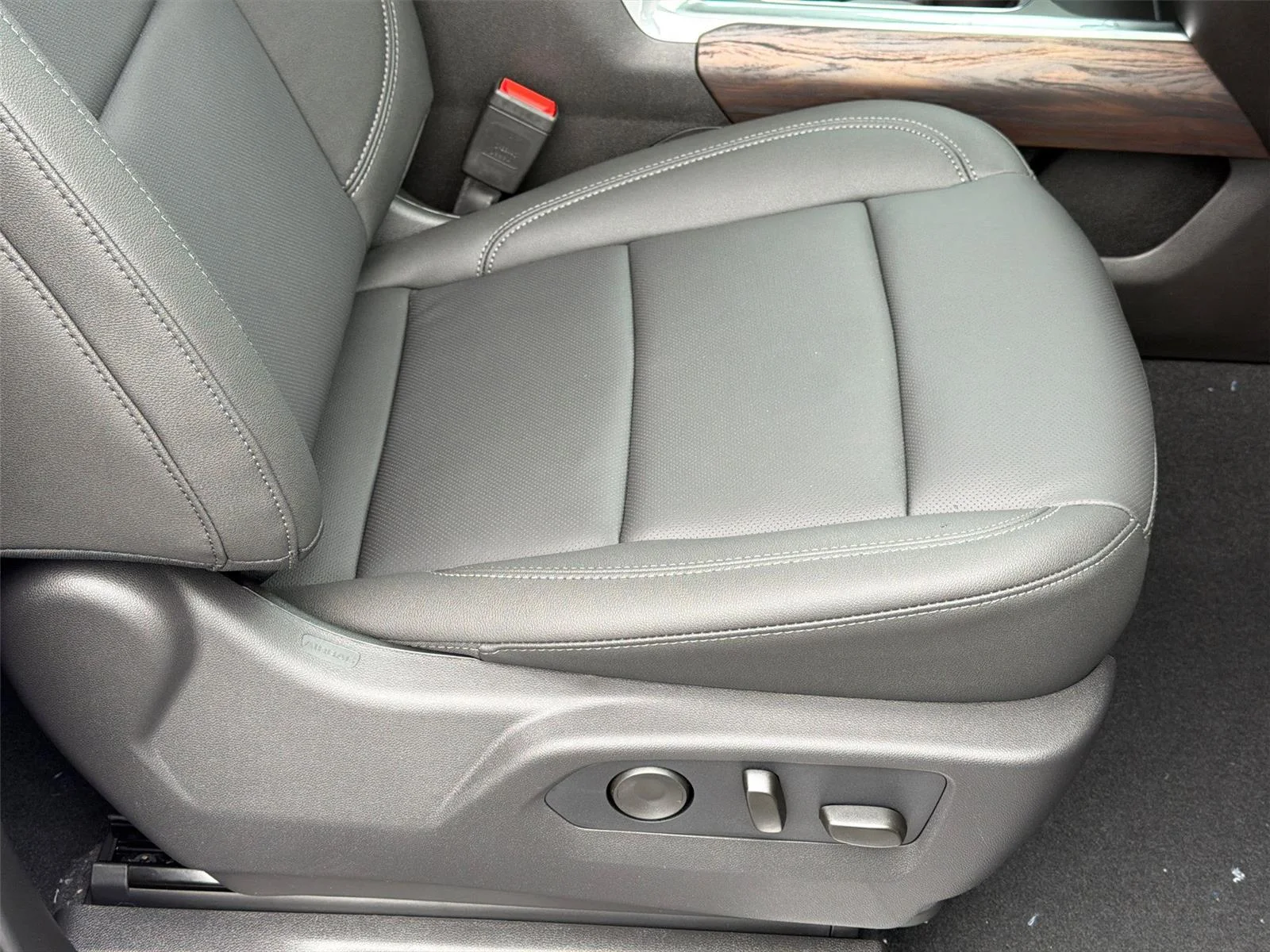 2026 GMC Sierra 1500 SLT - Photo 8