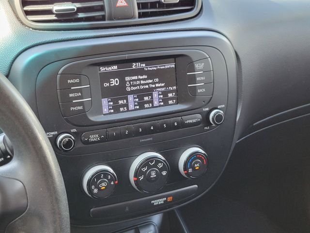Used 2018 White Kia Base image 18