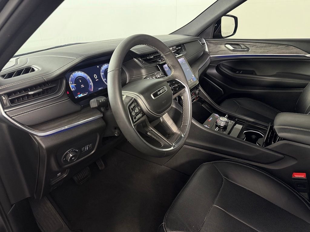 Certified Used 2024  Jeep Overland image 14