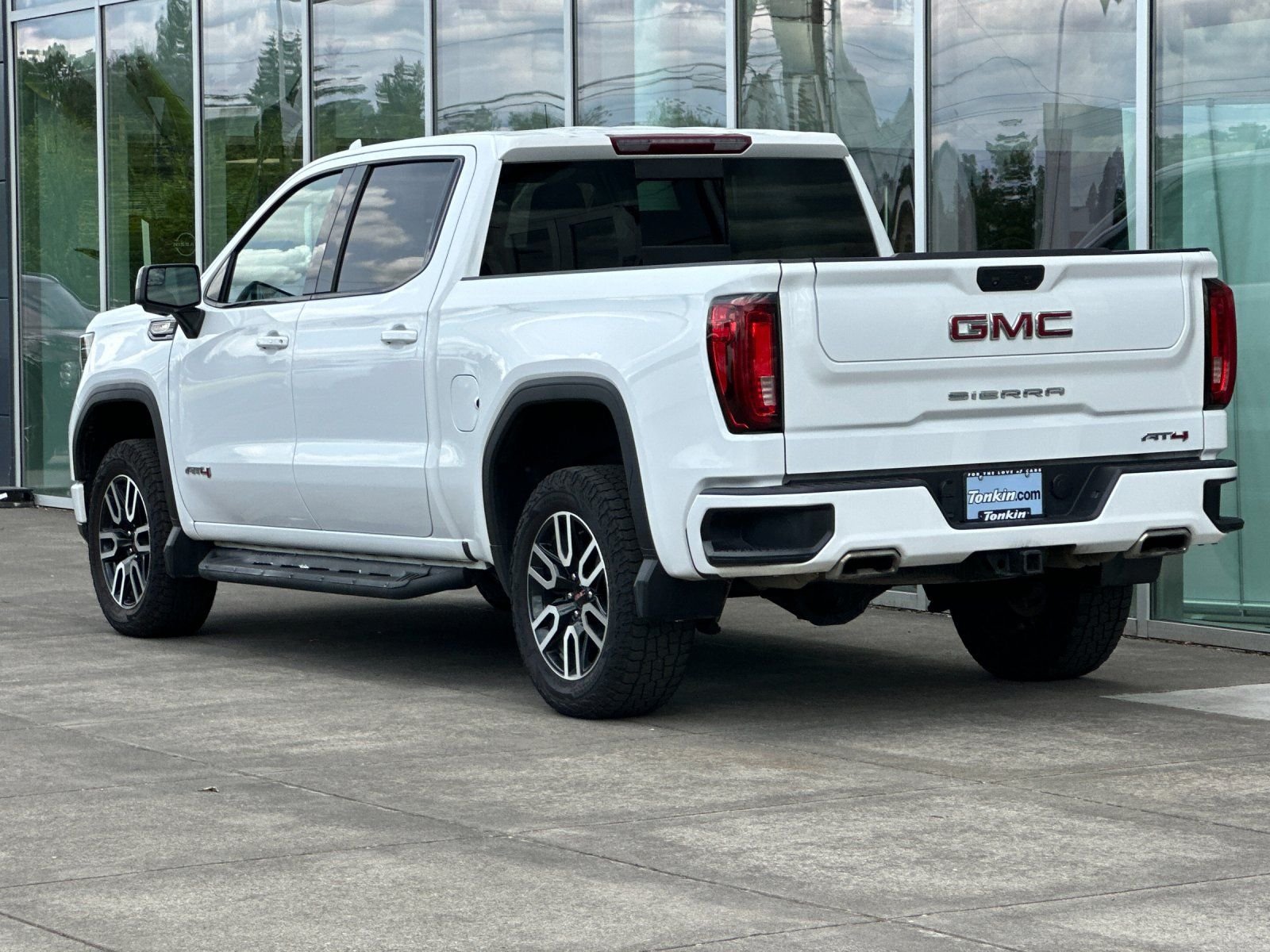 Used 2022 Summit White GMC AT4 image 4