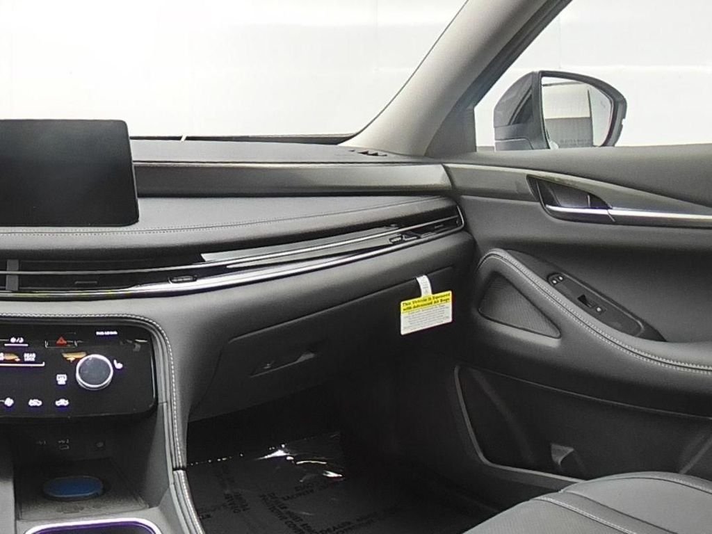 New 2027 RADIANT WHITE INFINITI Pure AWD image 29