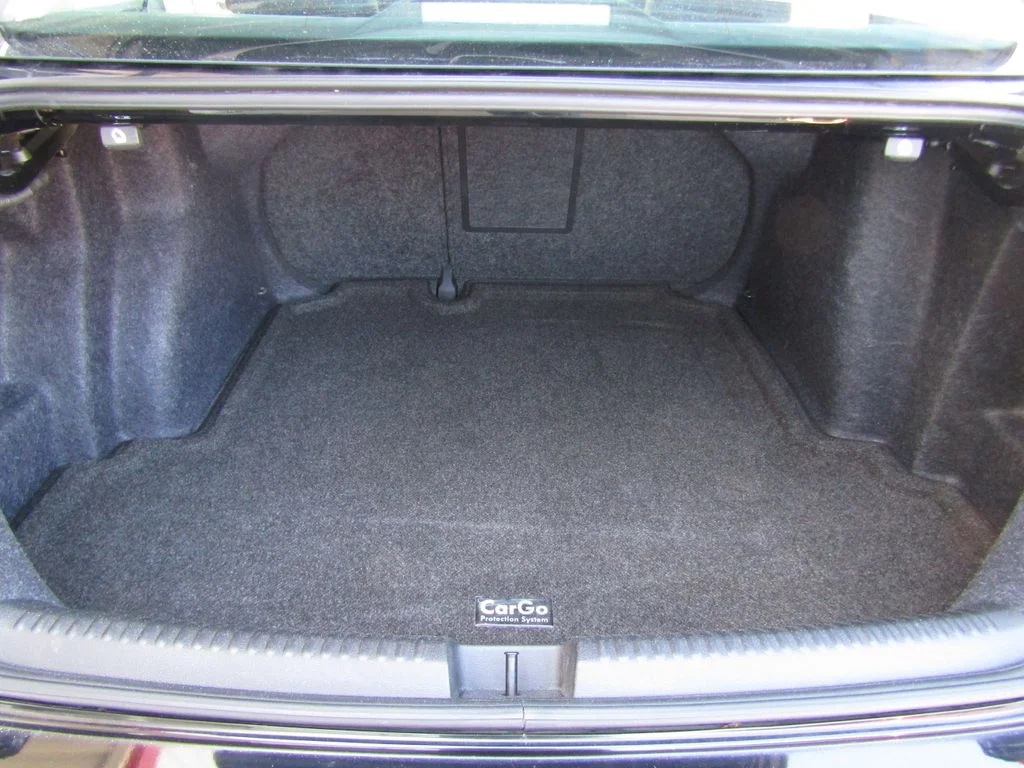 Used 2011  Volkswagen 2.5L SE image 22