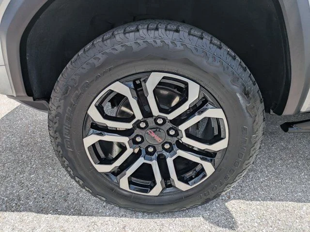 2025 GMC Canyon AT4 - Photo 11