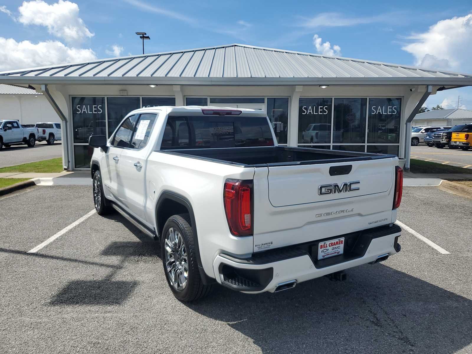 Used 2023 White Frost Tricoat GMC Denali Ultimate image 3