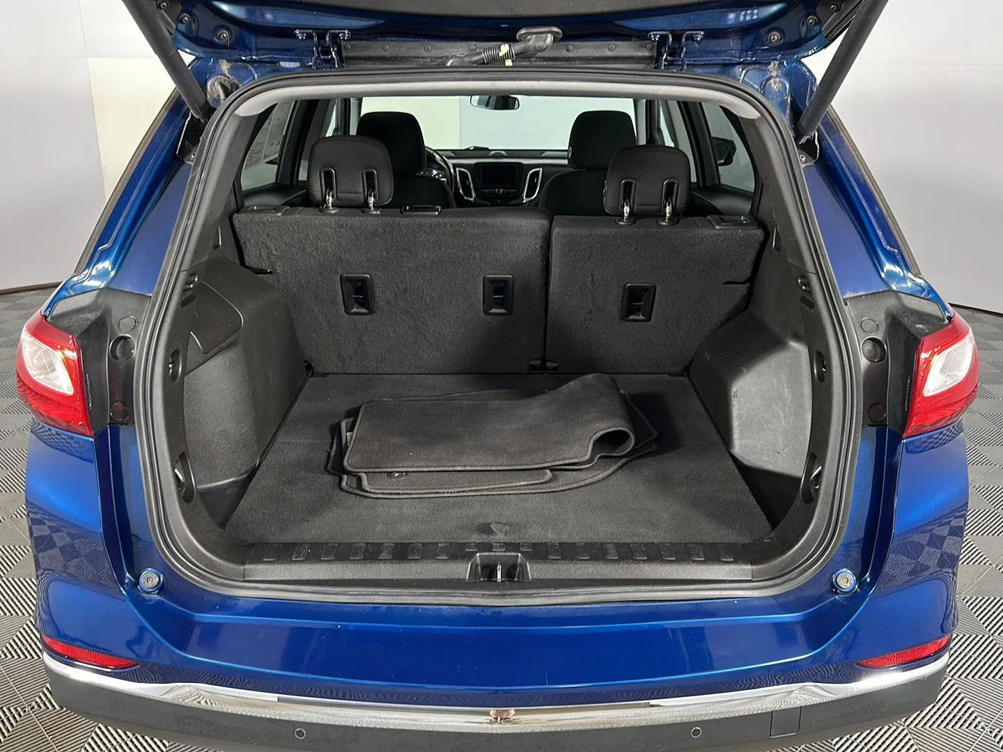 Used 2020 Pacific Blue Metallic Chevrolet LT image 10