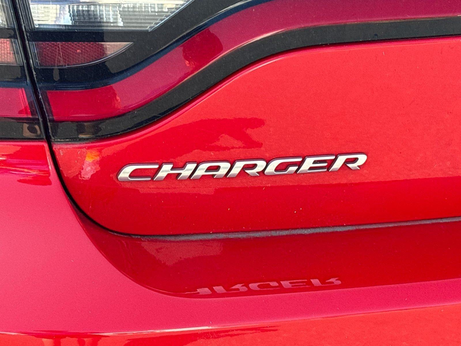 Used 2020 Torred Clearcoat Dodge SXT image 11