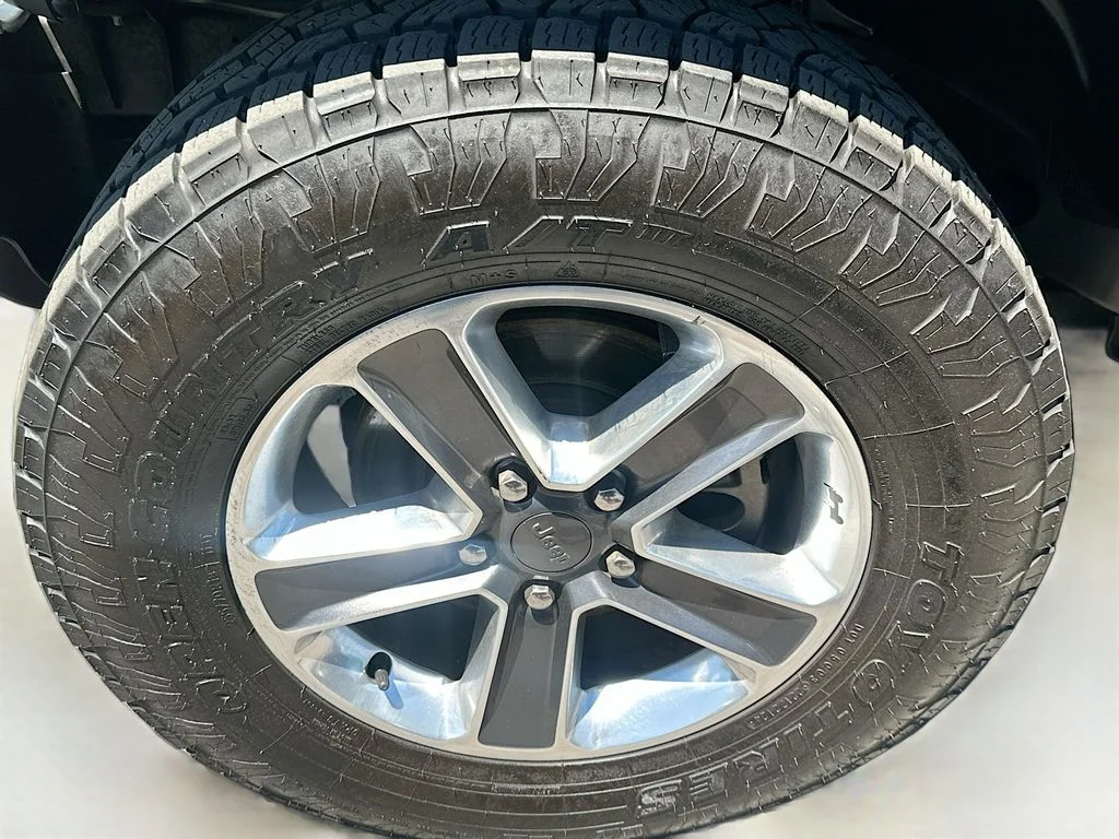 Used 2020 Sting-Gray Clearcoat Jeep Sahara image 9