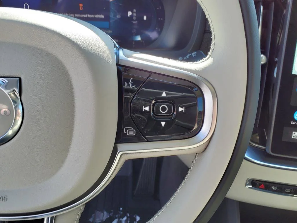2025 Volvo XC90 Ultra - Photo 16