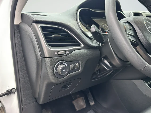 Used 2022 White Jeep Trailhawk image 28