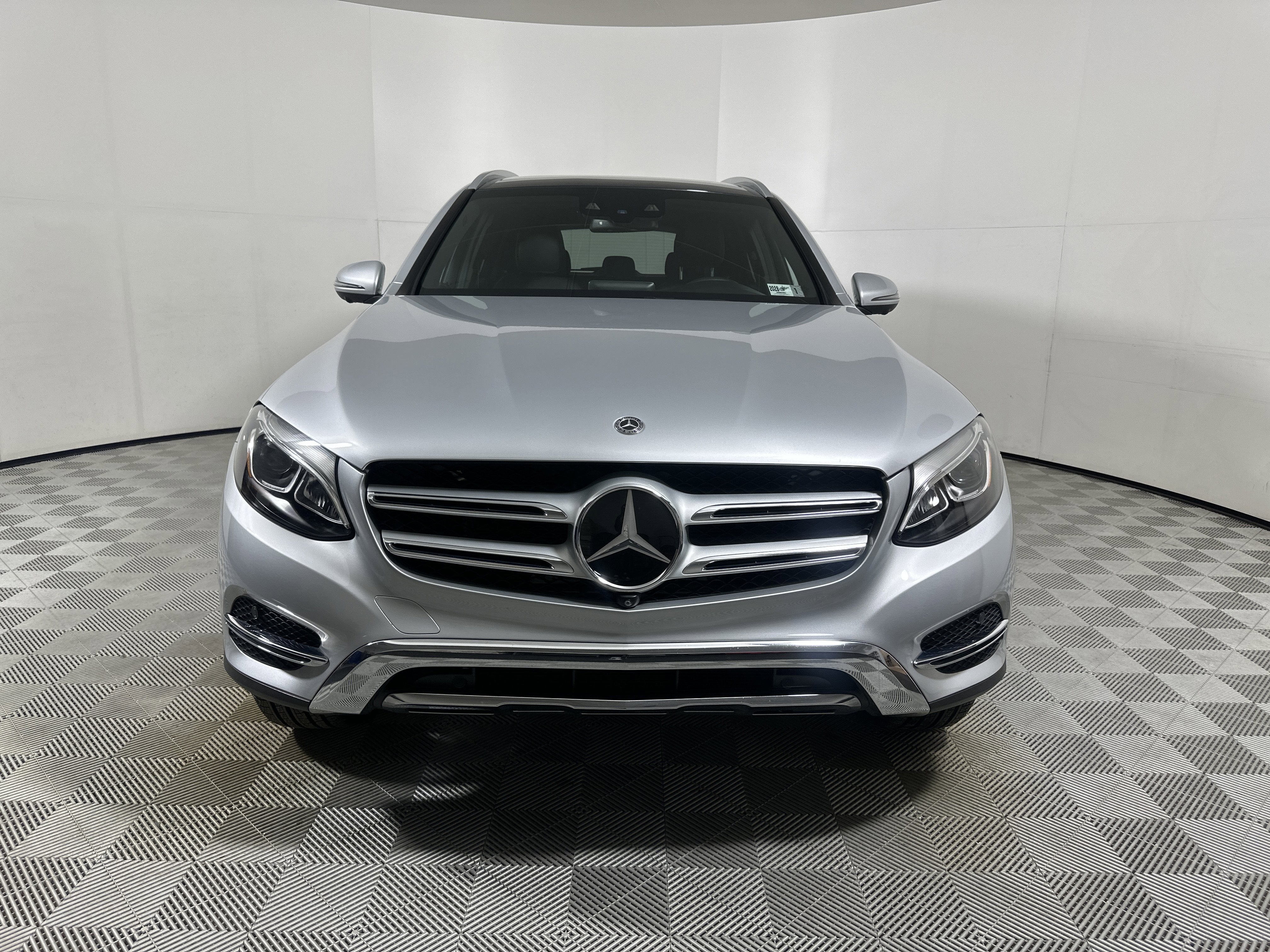 Used 2018 White Mercedes-Benz GLC 300 image 2