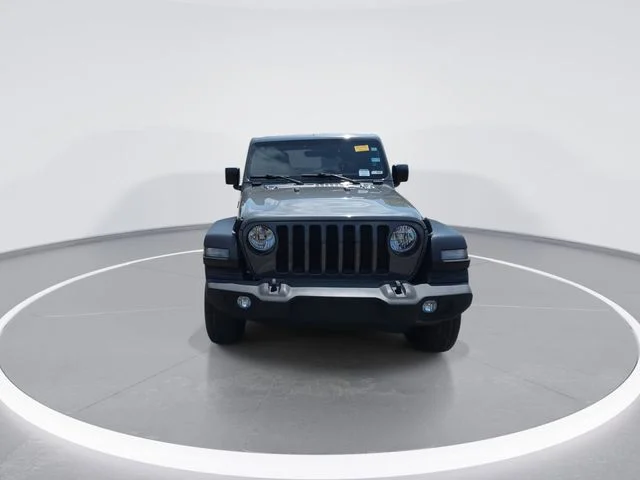 Used 2020 Gray Jeep Unlimited Sport Altitude image 3