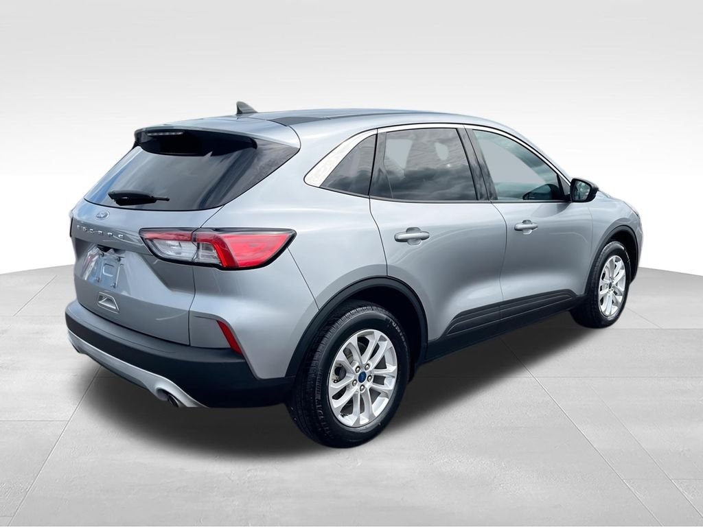 Used 2022 Silver Ford SE image 8