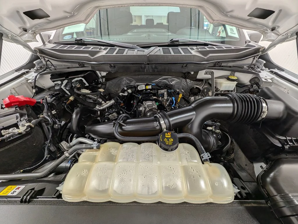 Certified Used 2021 Oxford White Ford XLT image 28