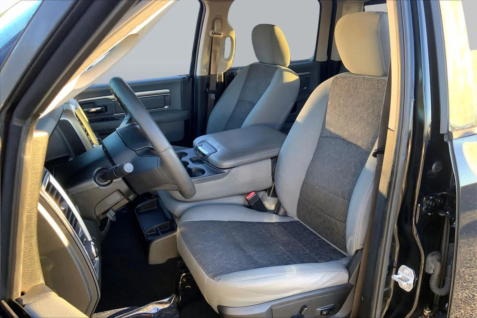 Used 2019 Diamond Black Crystal Pearlcoat Ram Warlock image 7