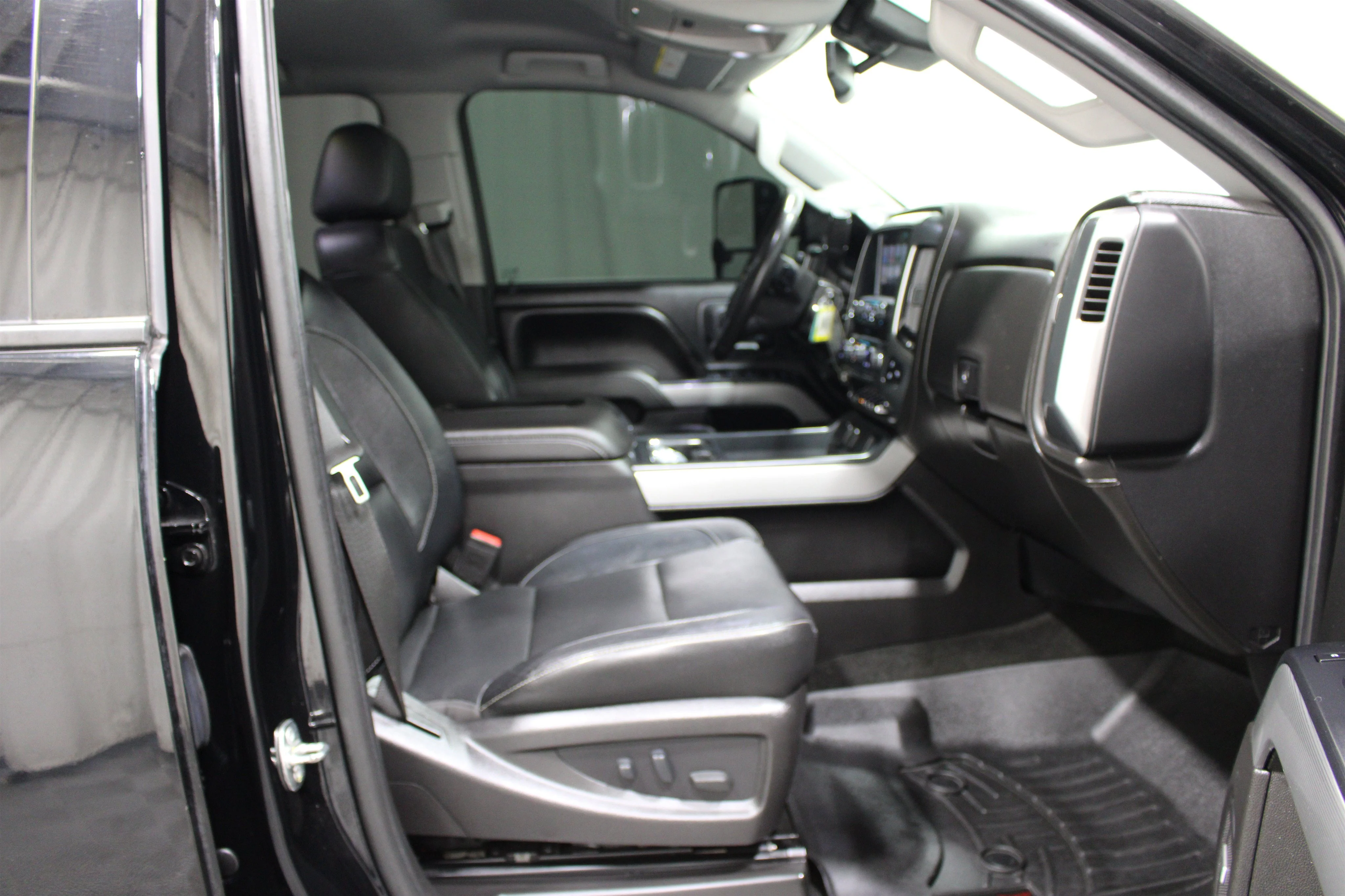 2017 Chevrolet Silverado 2500HD LTZ - Photo 24