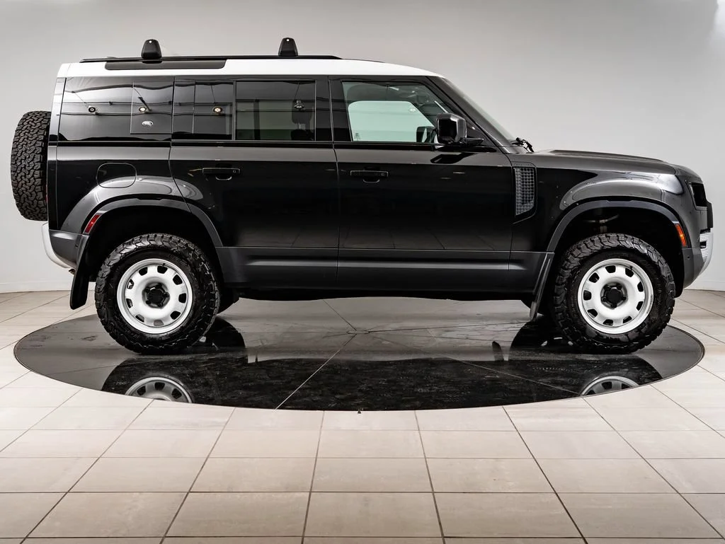 Used 2023 Black Land Rover S image 11