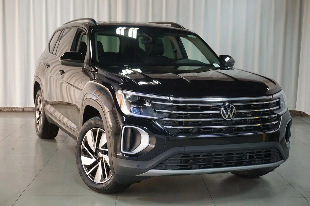 New 2026 Black Volkswagen 2.0T SE w/Technology image 4