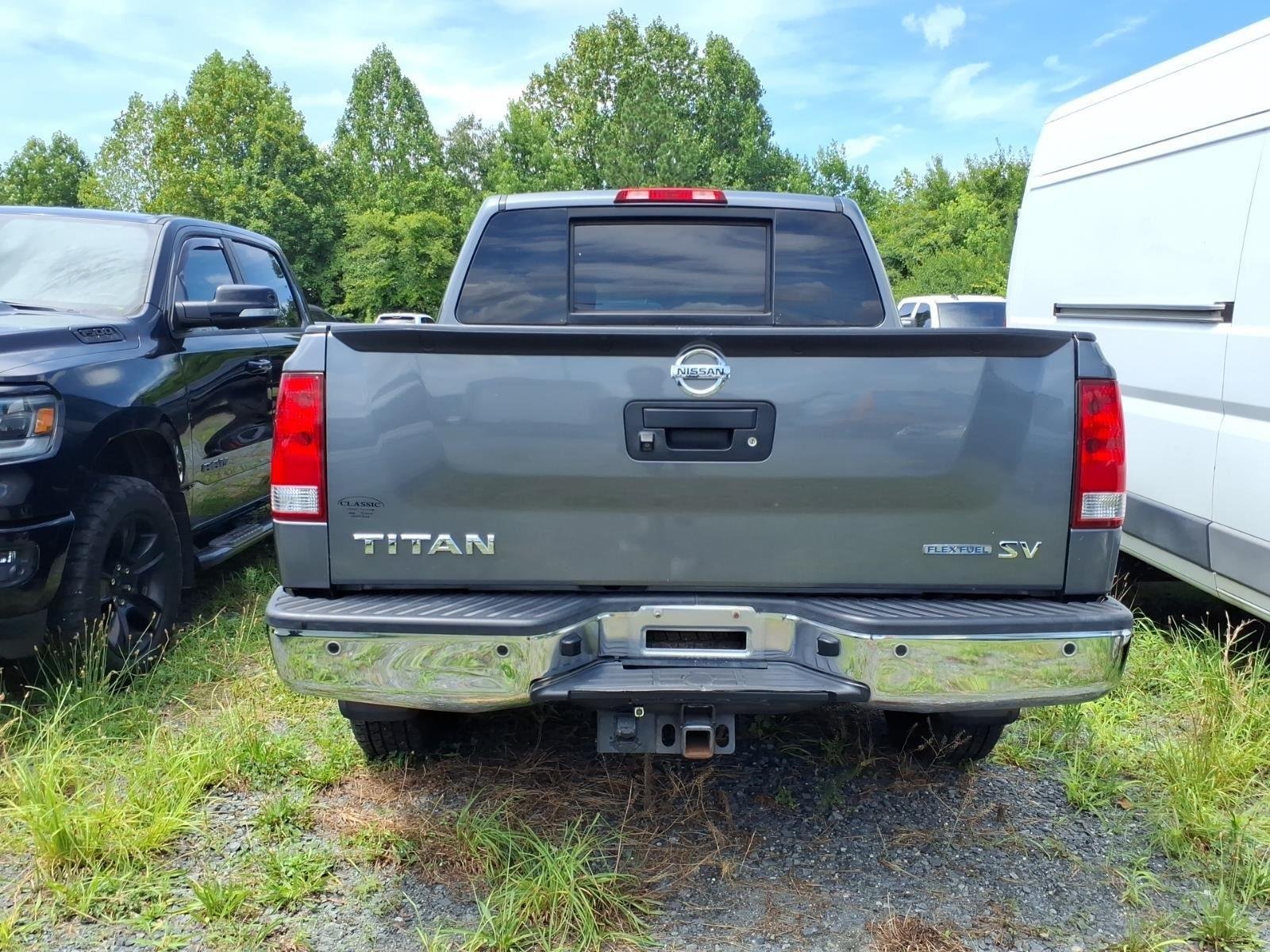 Used 2014 Gun Metallic Nissan SV image 10