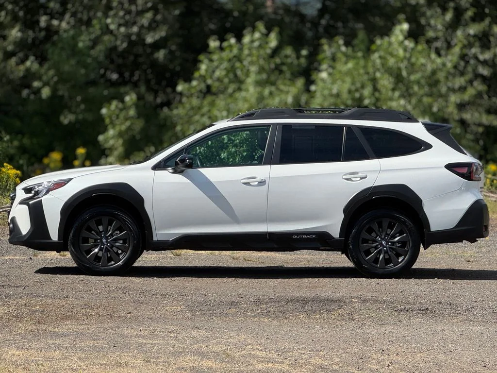 Used 2025 Crystal White Pearl Subaru Onyx Edition XT image 4