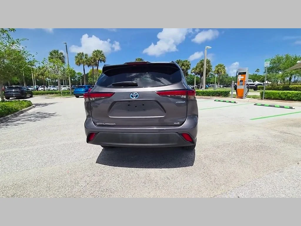 Used 2022 Magnetic Gray Metallic Toyota Hybrid XLE image 42