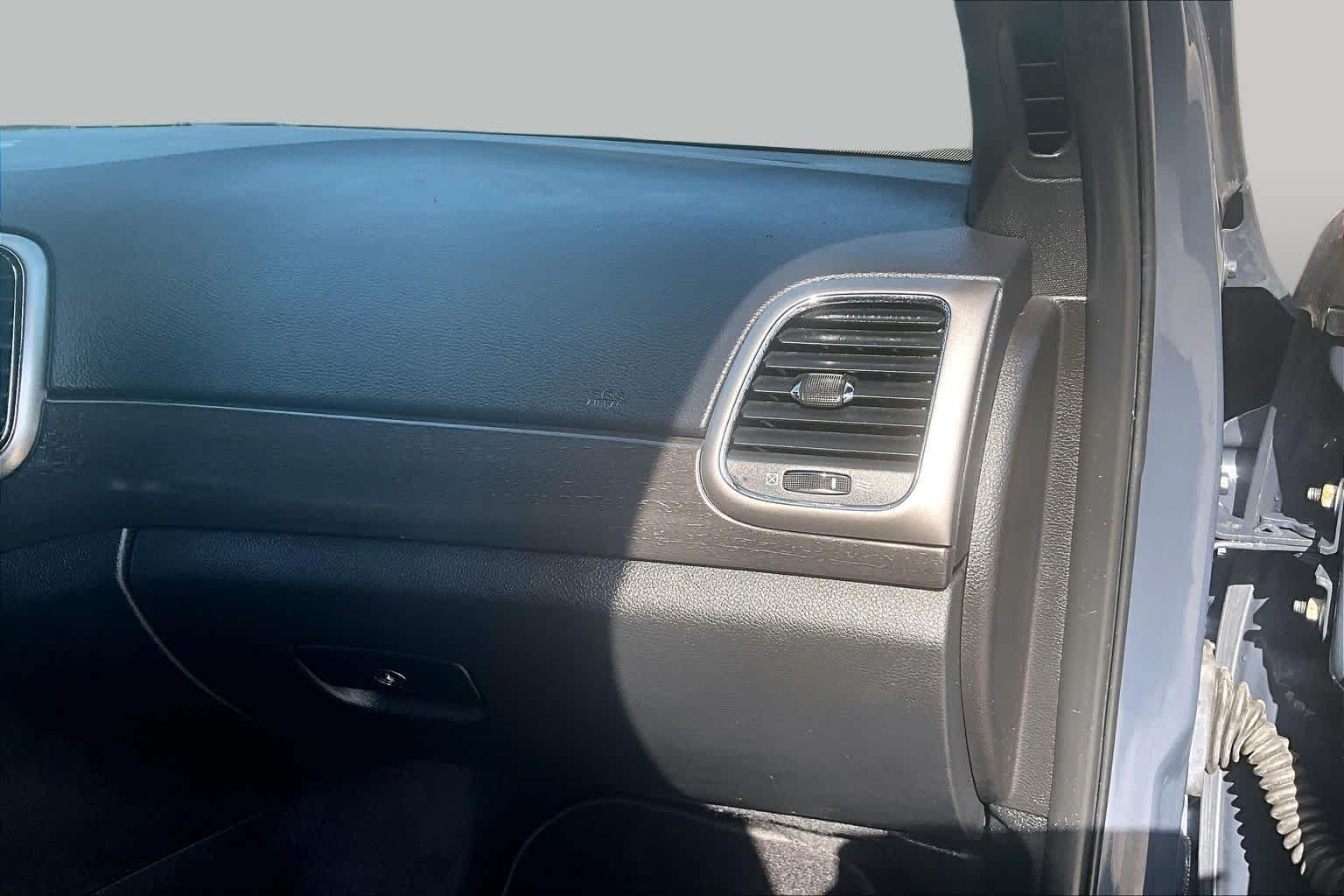 Used 2018 Rhino Clear Coat Jeep Altitude image 19