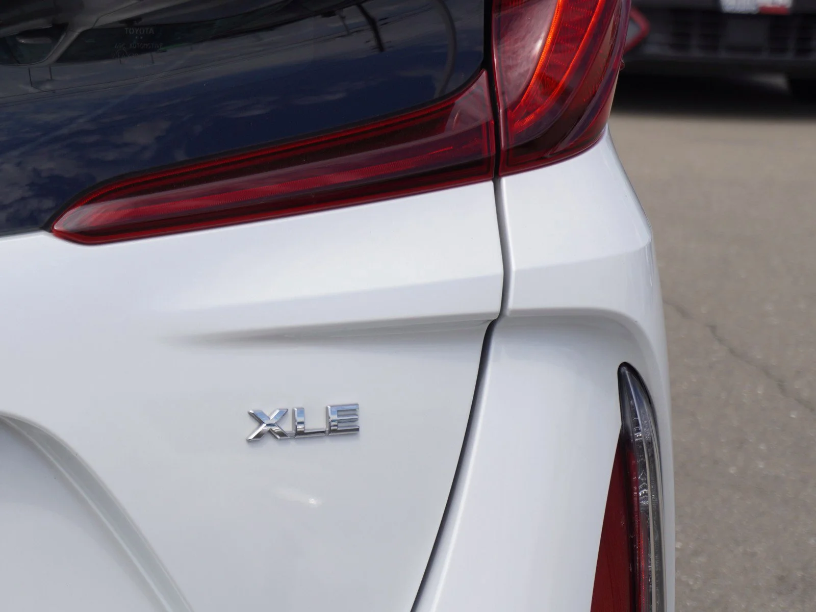 Certified Used 2022 Wind Chill Pearl Toyota XLE image 12