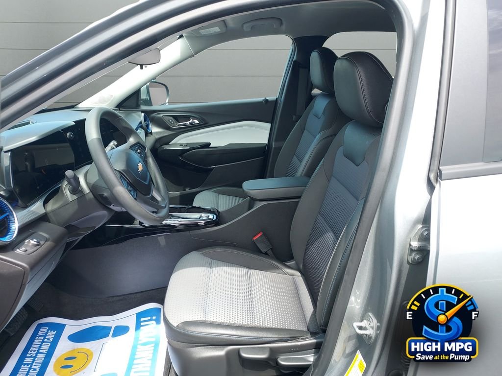 Used 2025 Gray Chevrolet LT image 9