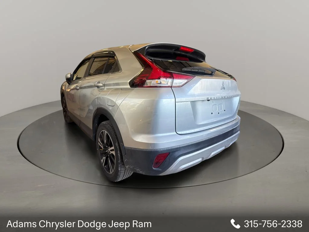 Used 2025  Mitsubishi SE image 4