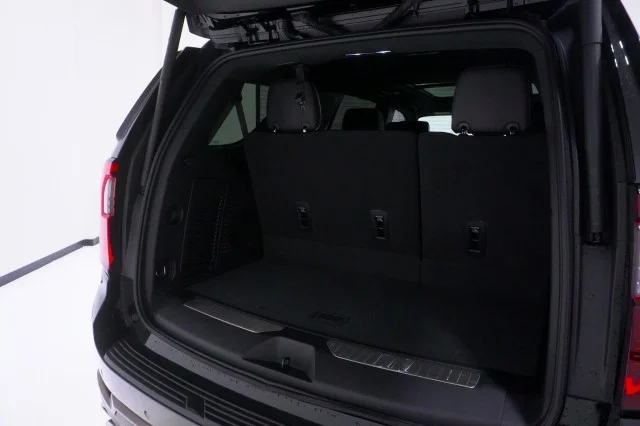 2026 GMC Yukon AT4 Ultimate - Photo 8