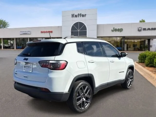 New 2026 White/off-white Jeep Latitude image 5