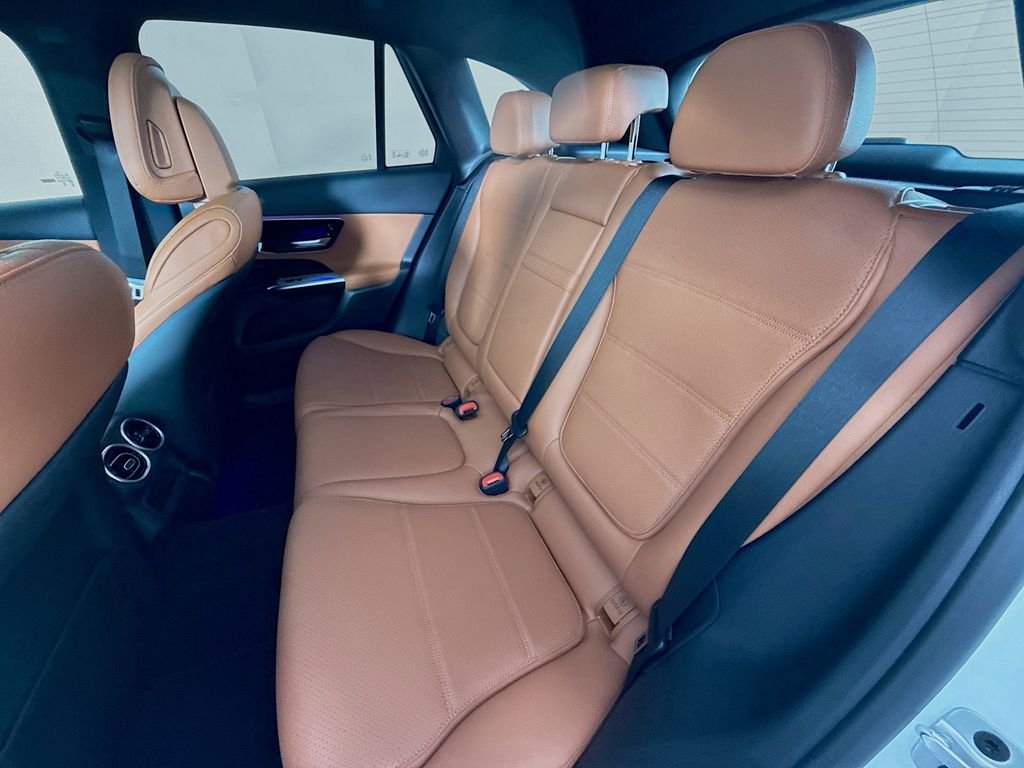 New 2026 Polar White Mercedes-Benz GLC 300 image 24