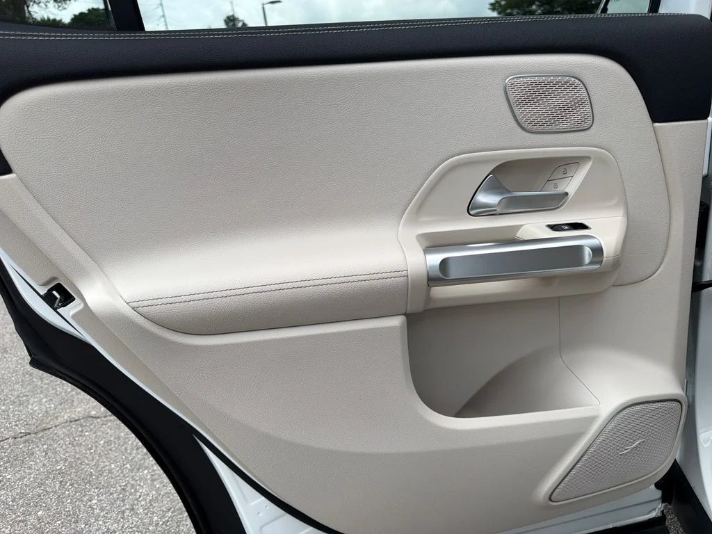 Used 2022 White Mercedes-Benz GLB 250 image 31